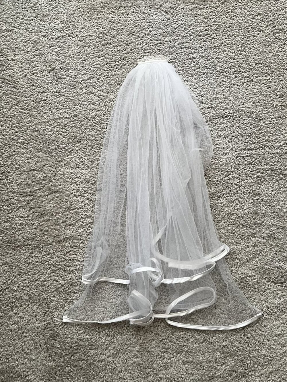 Bridal Veil 24 In length Beaded Clip Ribbon Trim New Condition